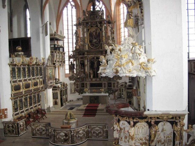 Innenraum mit Kanzel, Altar, Chorschranke und Ratsherrenstuhl