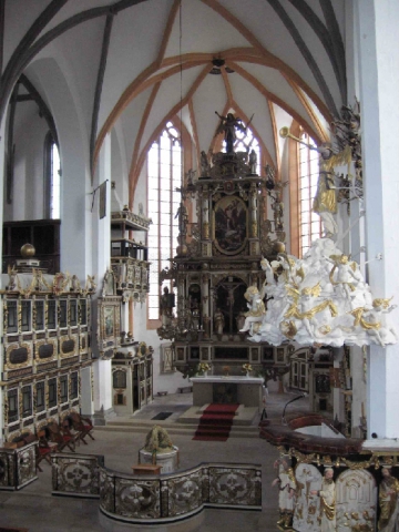 Innenraum mit Kanzel, Altar, Chorschranke und Ratsherrenstuhl