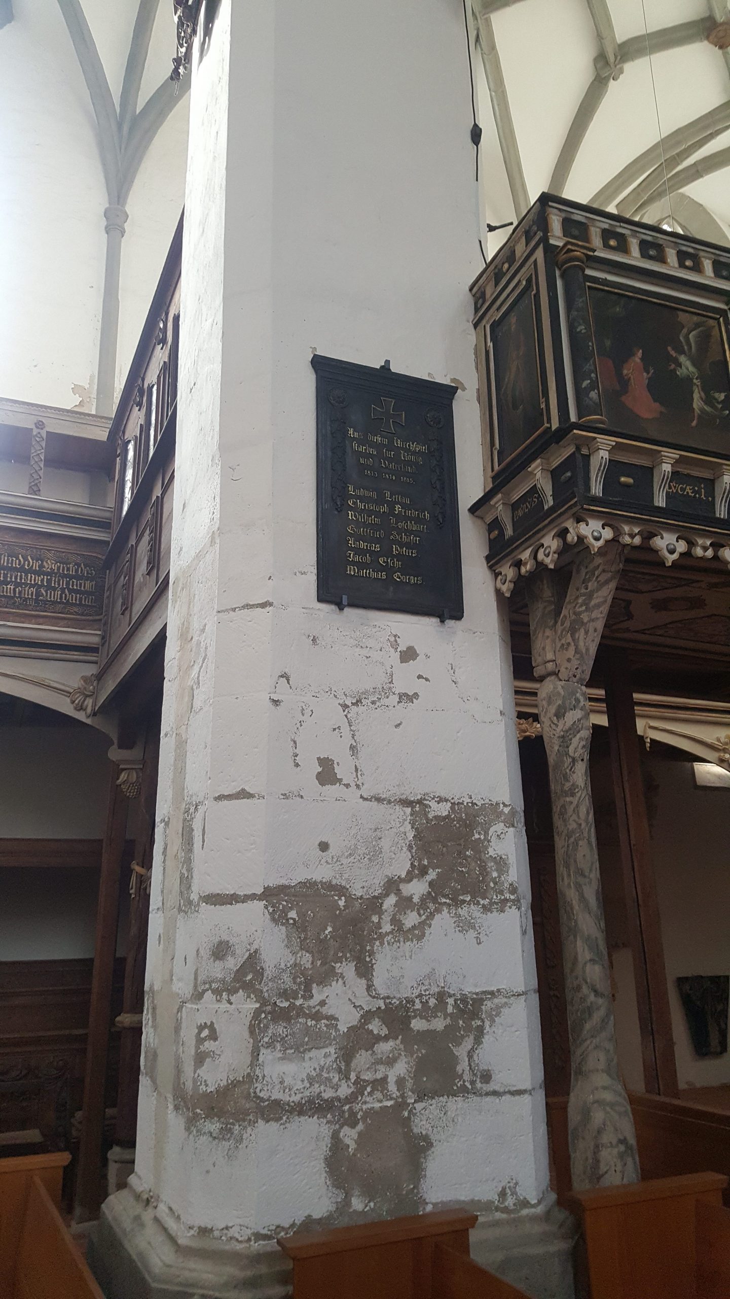 Die Gedenktafel für die Gefallenen des Befreiungskrieges 1813-1815 wird nach der Restaurierung wieder in der Kirche angebracht